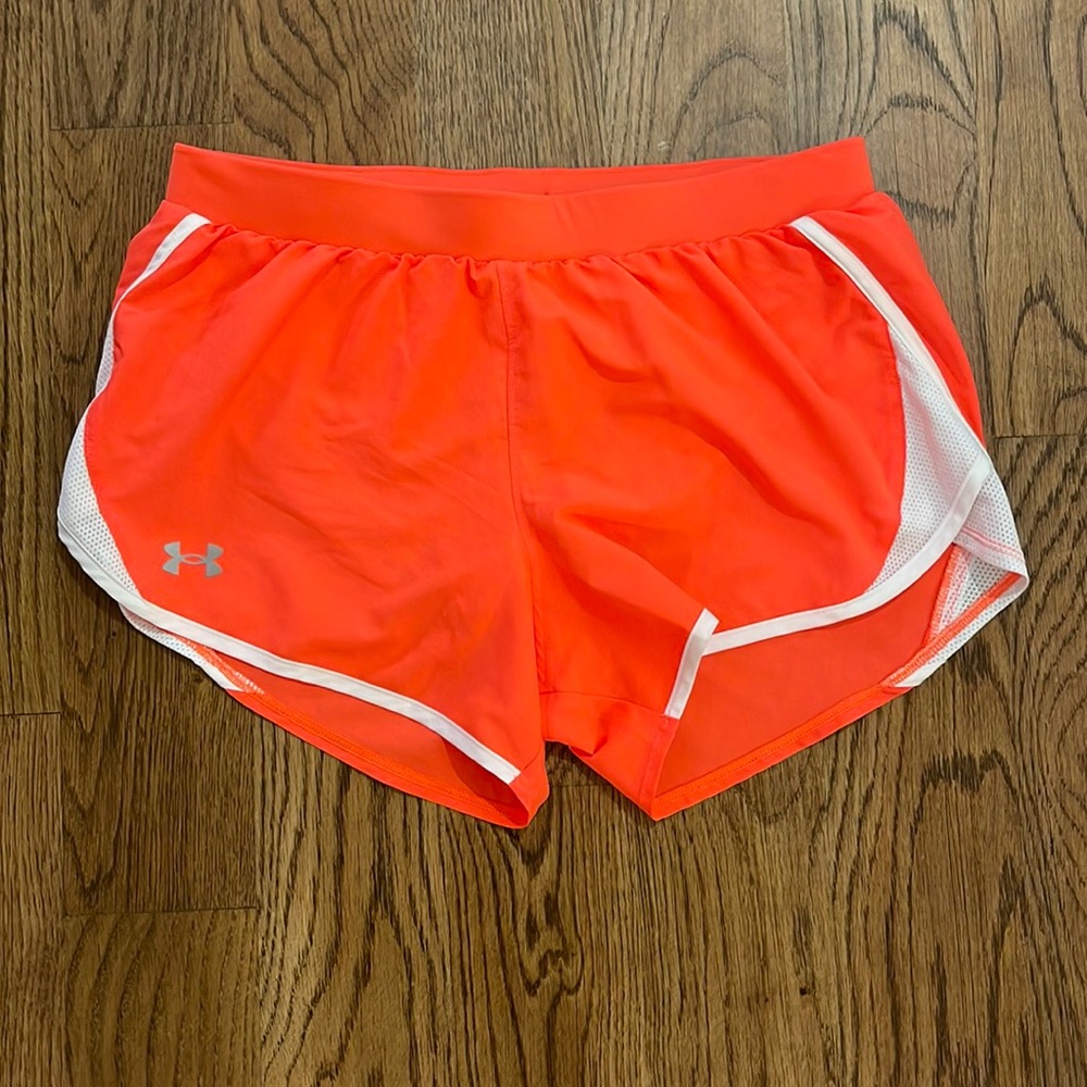 Under Armour Loose Heatgear workout shorts. Size medium.  Like New!